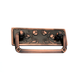Maner pentru mobila, metalic, rabatabil, model floral, finisaj cuprat antic, M 485.56.28, 64 mm